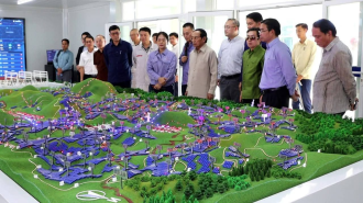 Vice President Inspects Solar Power Project in Oudomxay Province